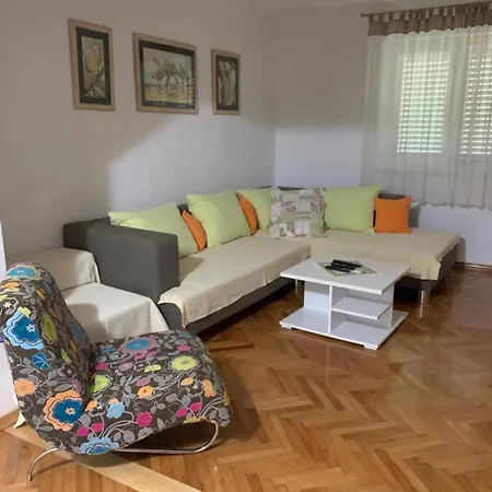 Ika Apartment *